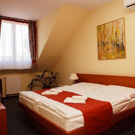 Lipa Hotel Es Etterem Szentgotthárd Rom bilde